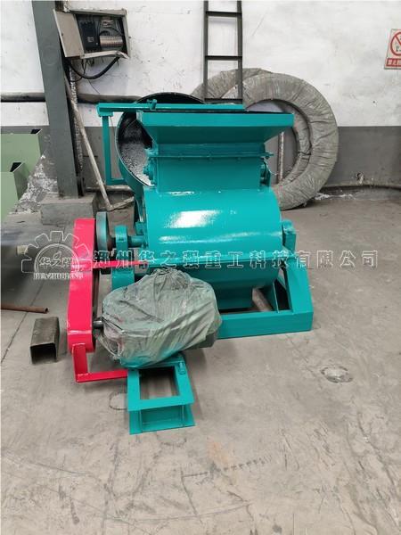 尿素粉碎機(jī)適用什么原料？有什么優(yōu)點(diǎn)？